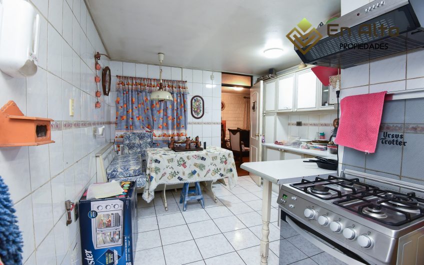 CASA ALTAMIRA- JAVIERA CARRERA/ 1 CUADRA MARTÍN LUTERO